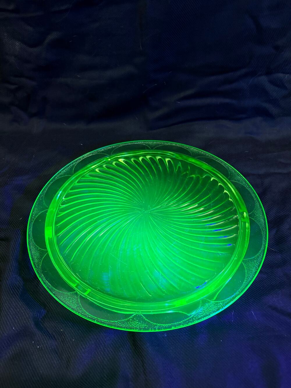 Vintage Anchor Hocking Spiral Green Uranium Glass Footed Cake Plate Stand 10"
